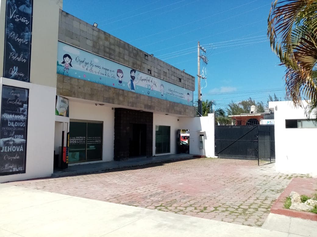 Oficinas en renta en Ciudad del Carmen 📍 𝗨𝗯𝗶𝗰𝗮𝗰𝗶𝗼́𝗻: Av. 10 de Julio Col. Limonar